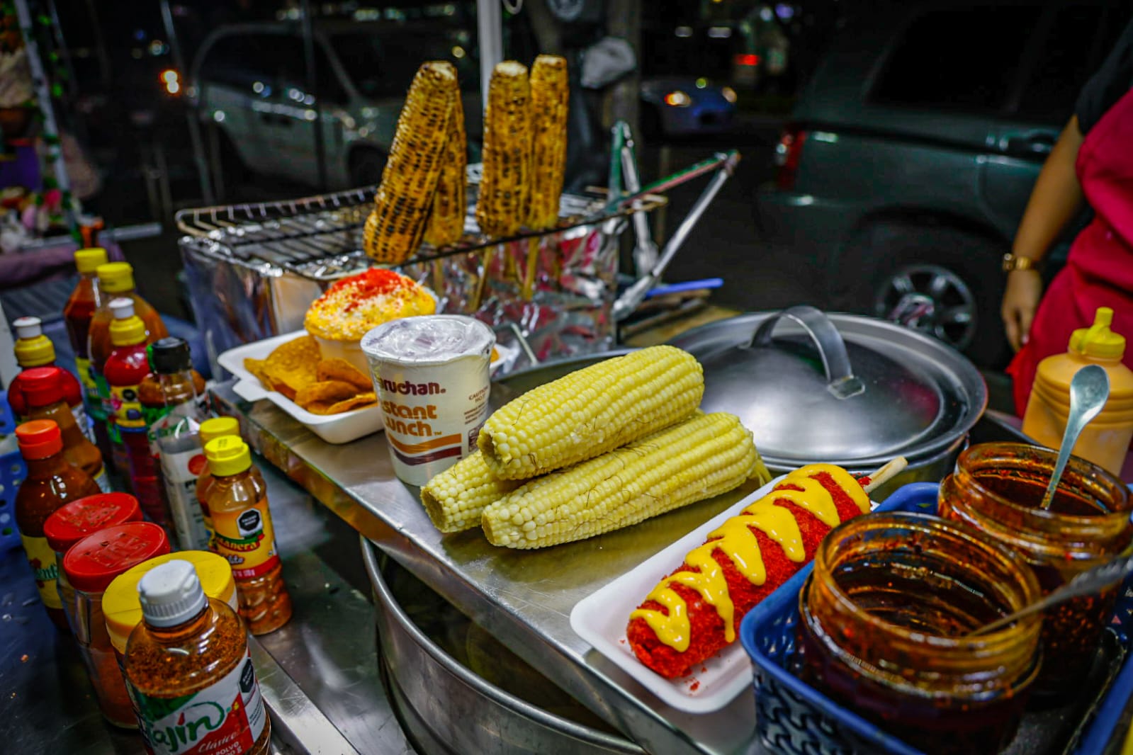 Puesto de comida durante festejo de Halloween en Culiacán, Sinaloa