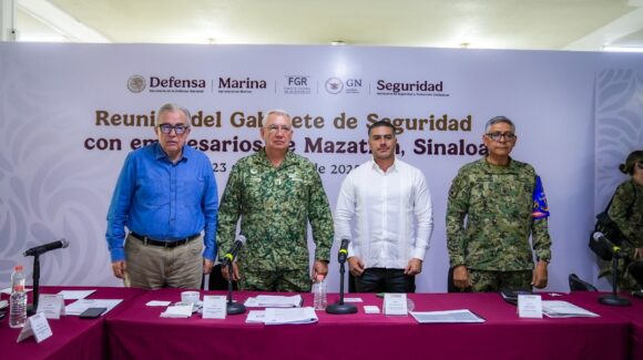 Anuncia gobernador Rocha fortalecimiento de operativos en Mazatlán, Sinaloa con elementos de Defensa y SSyPC