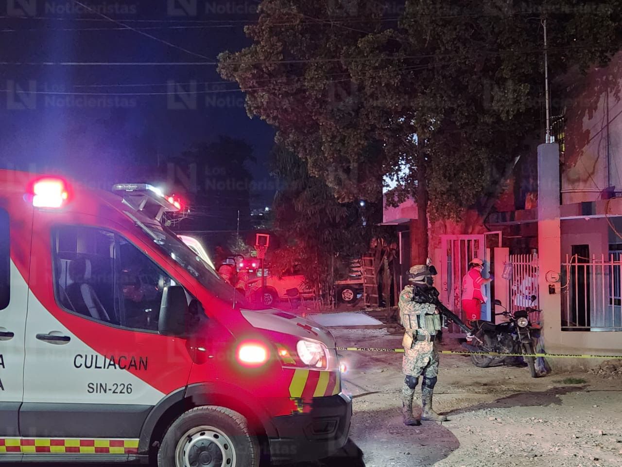 Paramédicos y Ejército en la López Mateos después de la ejecución a balazos de un hombre