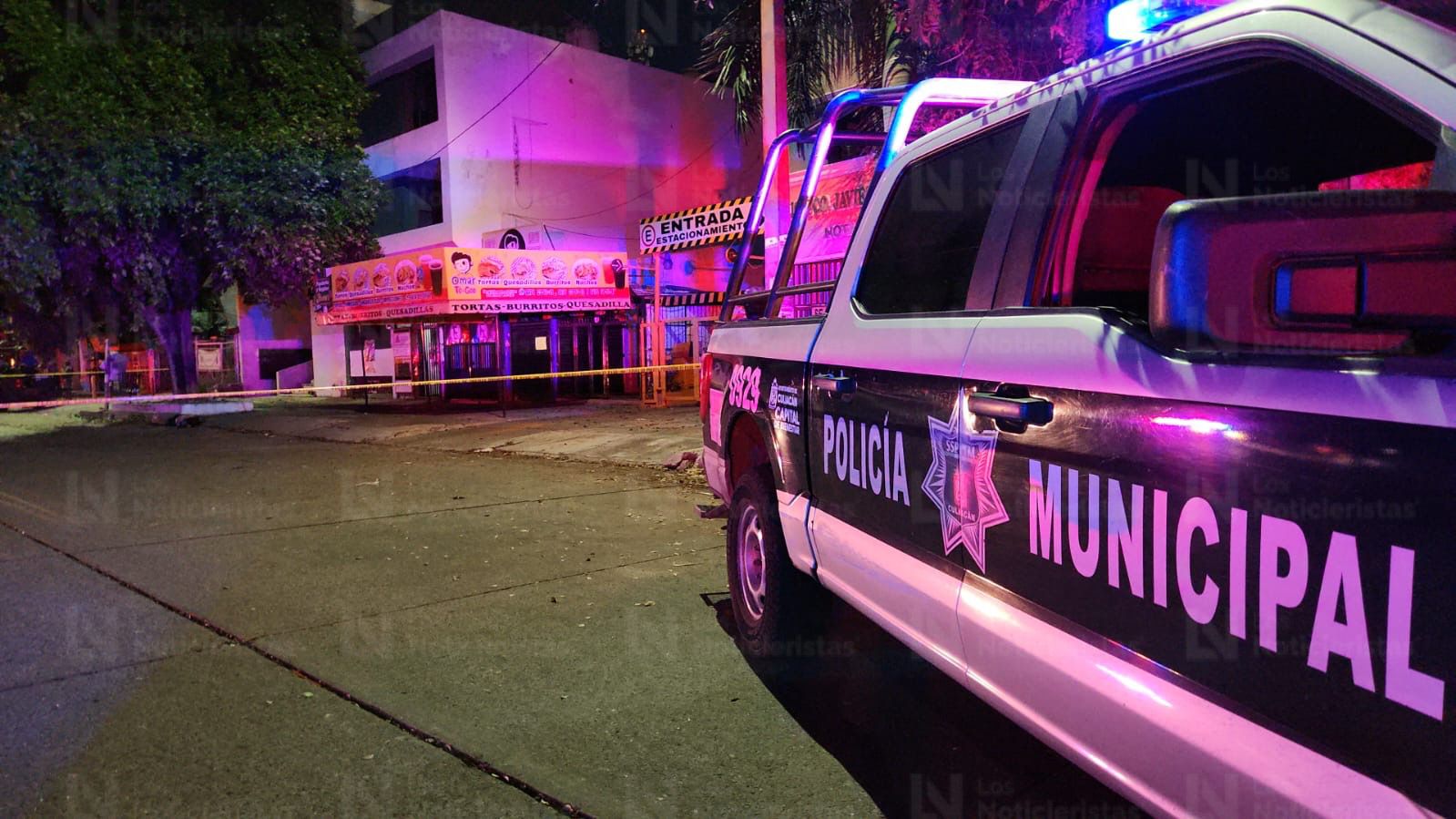 Autoridades localizan a un hombre ejecutado cerca del Palacio de Gobierno de Culiacán, Sin.
