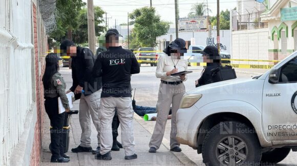 Con mensaje en cartulina y ejecutado localizan a un hombre frente a primaria en Aguaruto de Culiacán, Sinaloa