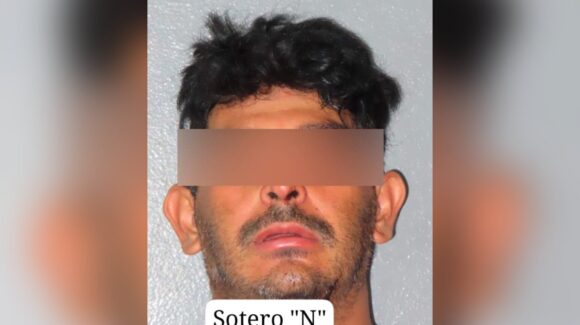 Detienen en Villa Unión, Mazatlán, Sinaloa, a hombre señalado por violencia familiar durante operativo preventivo