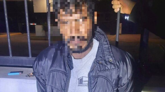 Detienen a un hombre por circular en moto robada y sin casco, en Culiacán, Sinaloa
