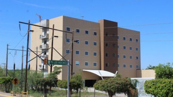 Protección Civil de Guasave, Sinaloa supervisa hotel donde murió trabajador al caer del un cuarto piso