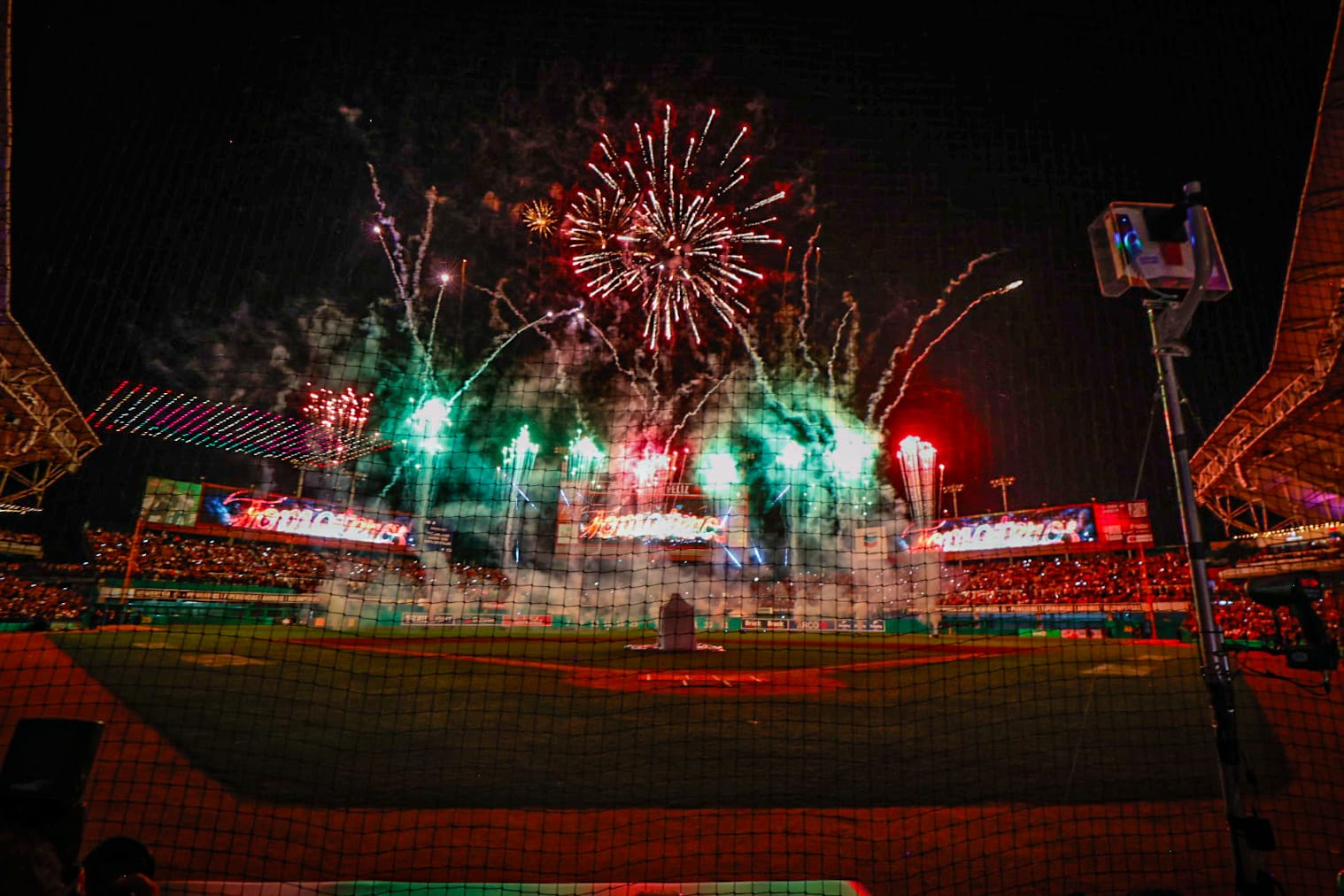 Inauguran la Liga Mexicana del Pacífico en el estadio de Tomateros de Culiacán