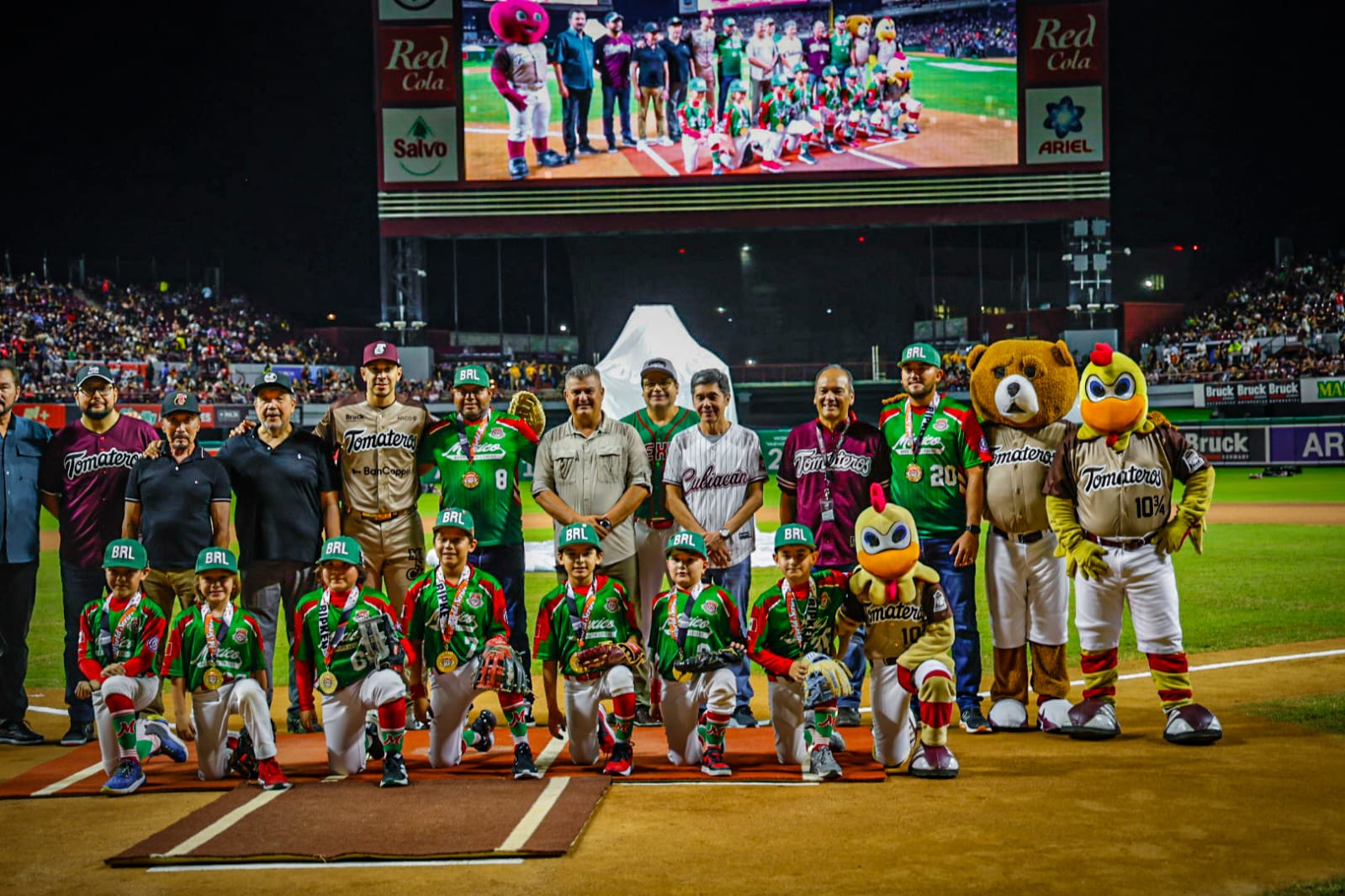 Inauguran la Liga Mexicana del Pacífico en el estadio de Tomateros de Culiacán