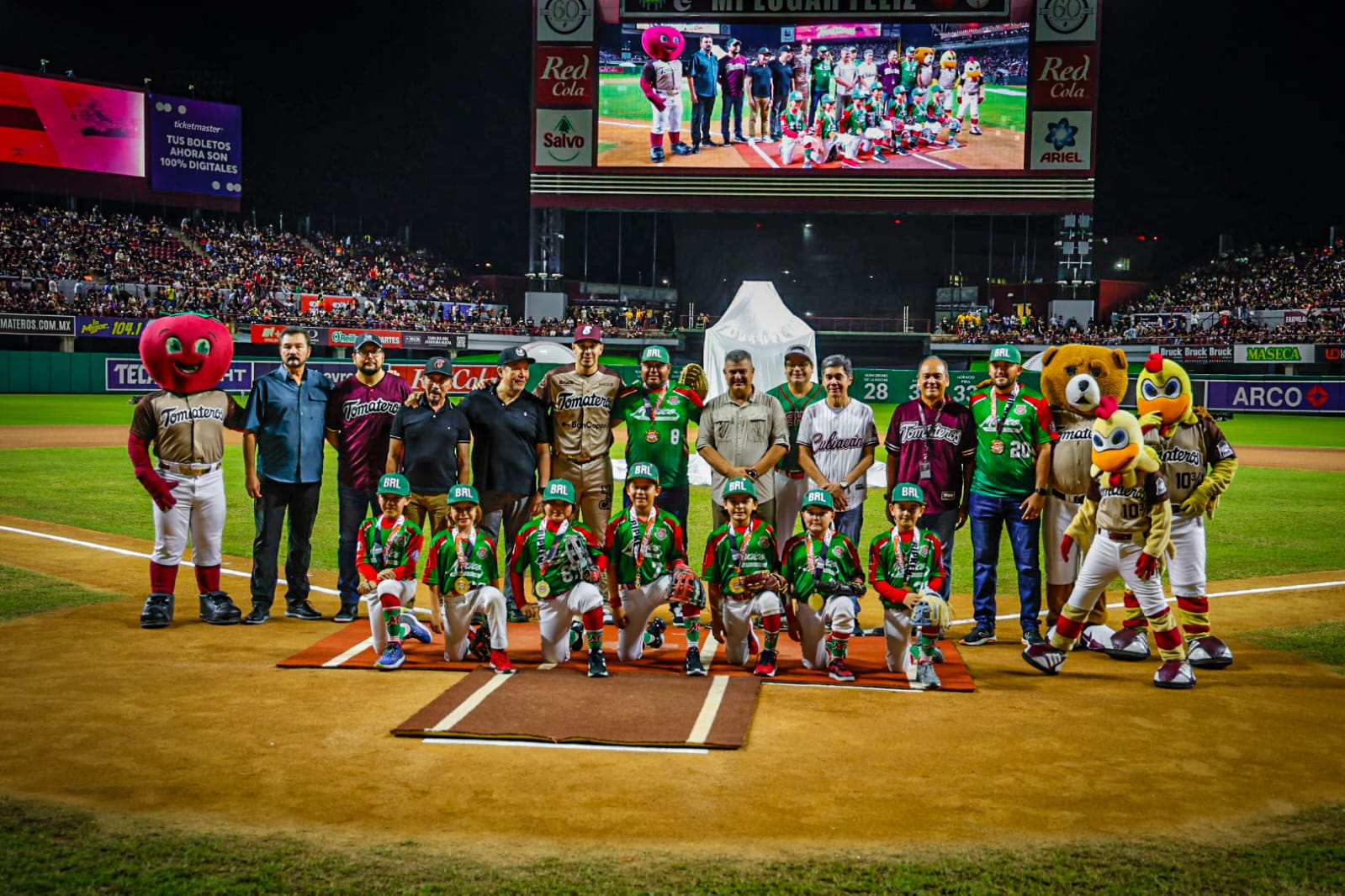 Inauguran la Liga Mexicana del Pacífico en el estadio de Tomateros de Culiacán