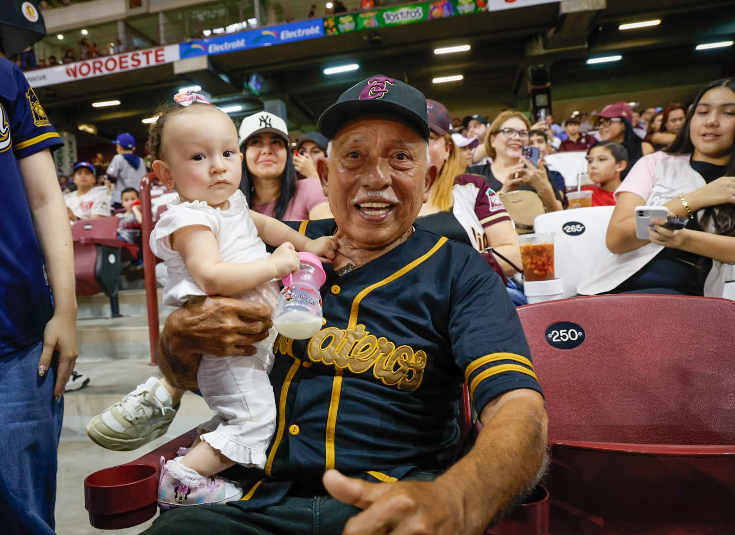 Inauguran la Liga Mexicana del Pacífico en el estadio de Tomateros de Culiacán