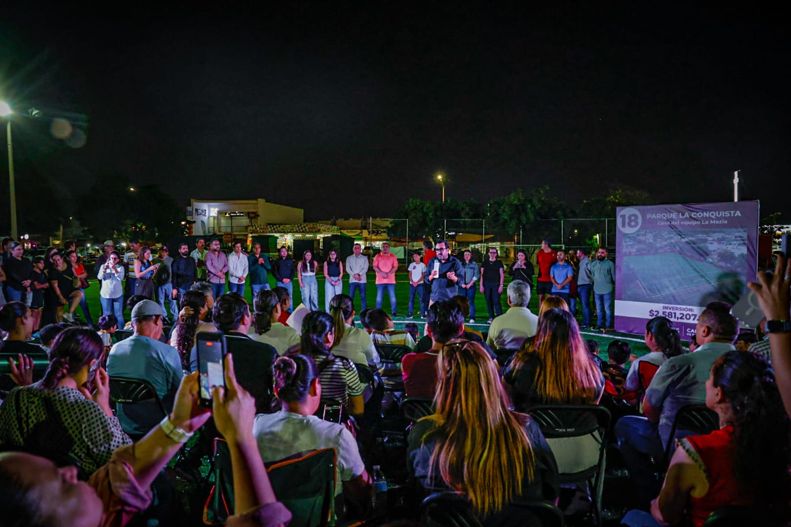 Inauguran cancha de futbol de pasto sintético en La Conquista, Culiacán