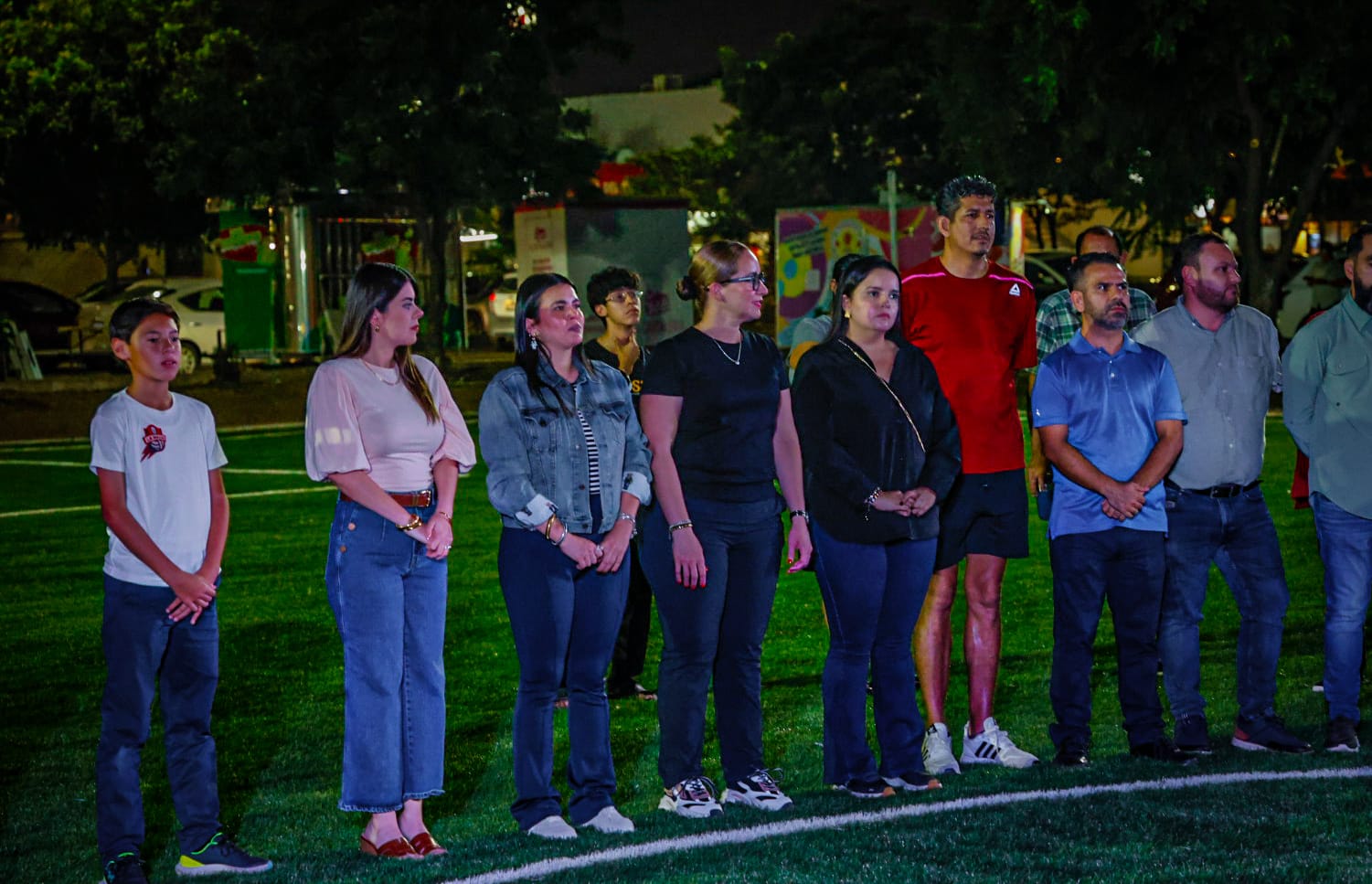 Inauguran cancha de futbol de pasto sintético en La Conquista, Culiacán