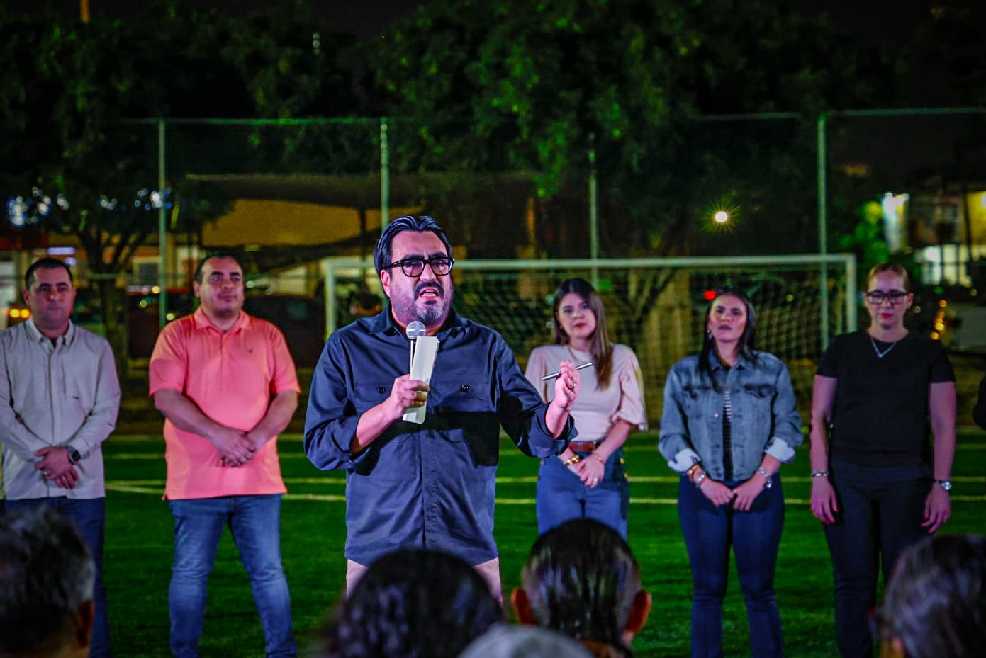Inauguran cancha de futbol de pasto sintético en La Conquista, Culiacán