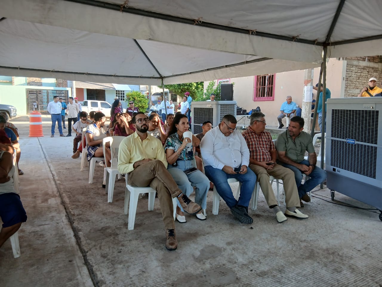 Calle pavimentada en la Genaro Estrada de Mazatlán, Sin.