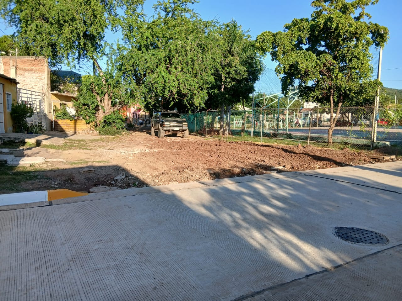 Calle pavimentada en la Genaro Estrada de Mazatlán, Sin.