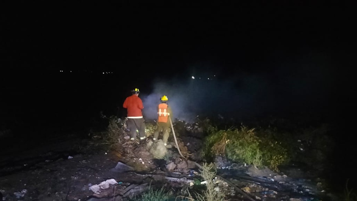 Incendio cerca de relleno sanitario de Guasave