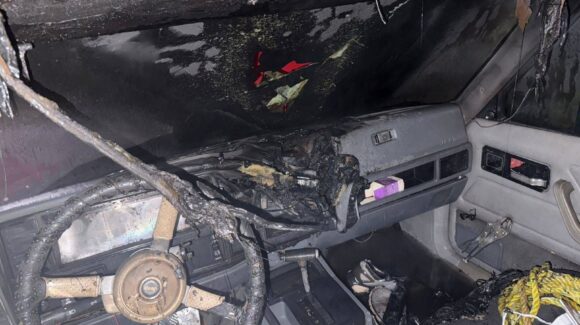 Sofocan incendio de vehículo durante la noche del sábado en Villa Unión, Mazatlán, Sinaloa
