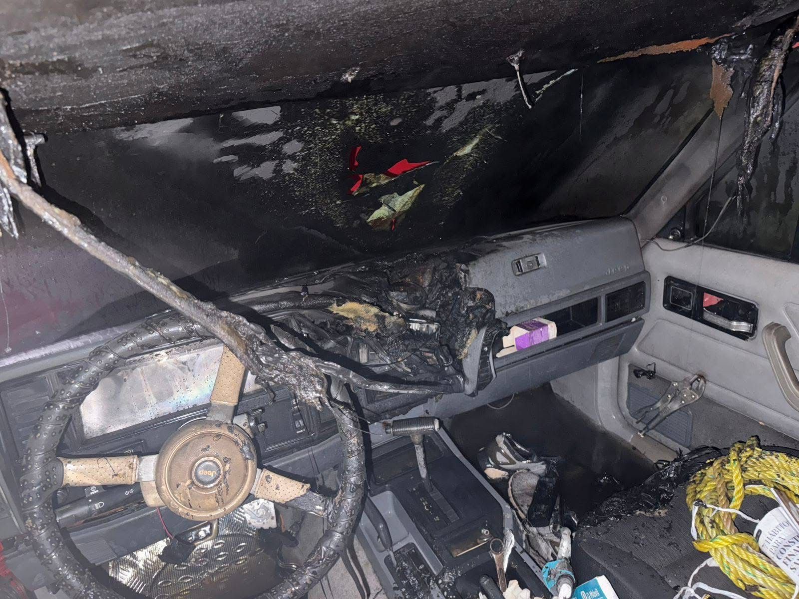 Se quema vehículo en Villa Unión, Mazatlán