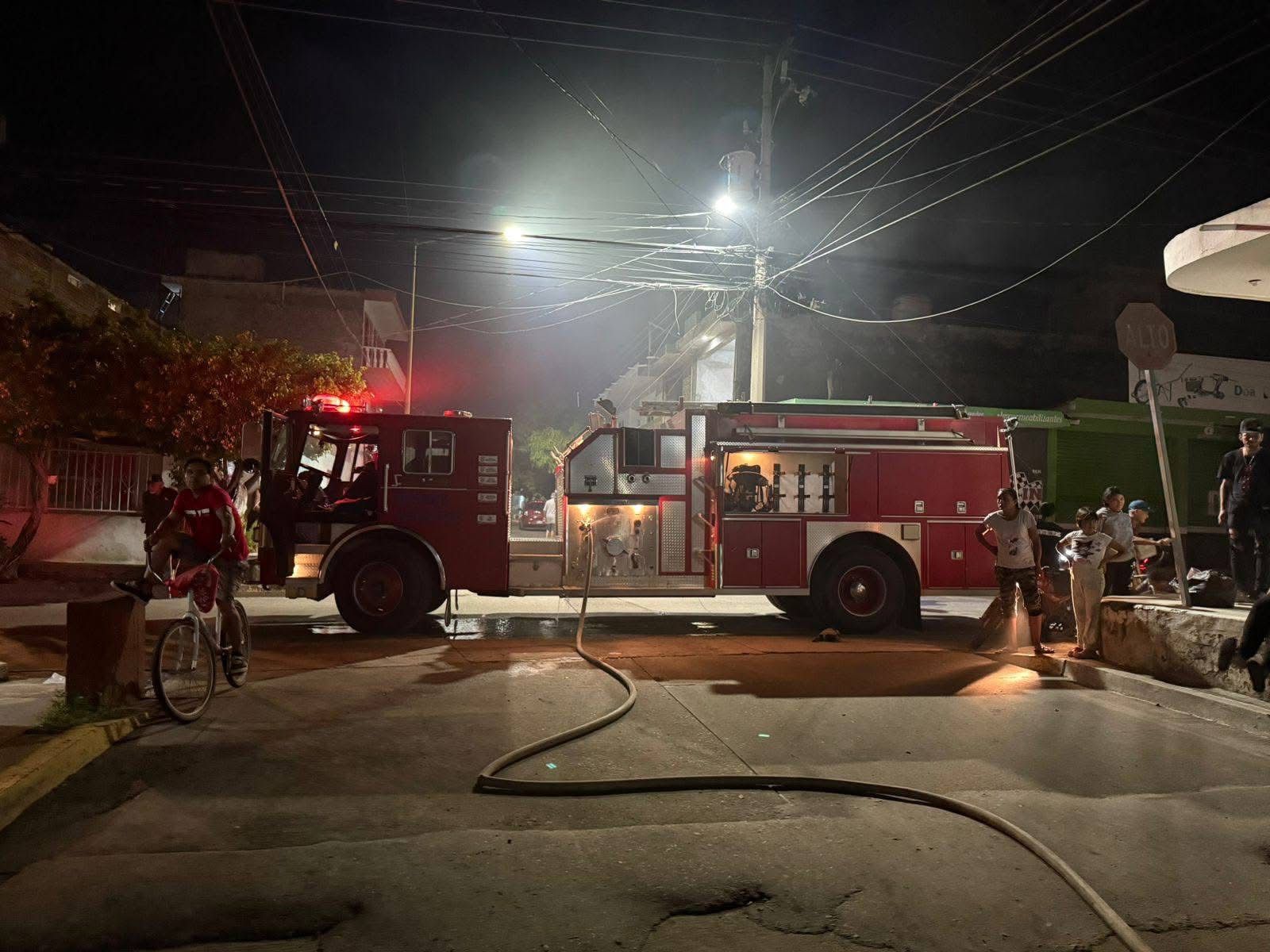 Se quema vehículo en Villa Unión, Mazatlán