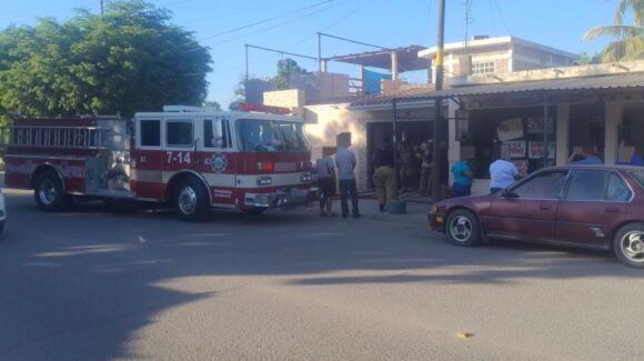 Incendio en casa habitación en Callejones de Guasavito, Sinaloa, deja solo daños materiales