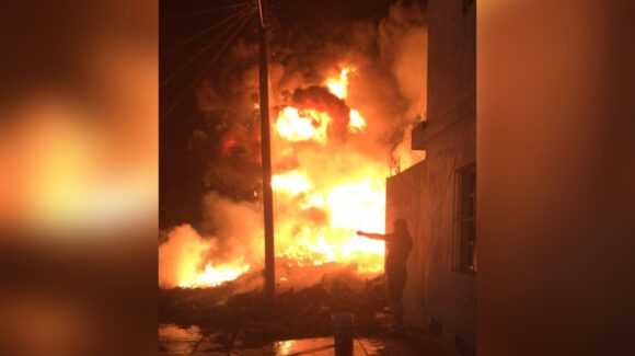 Voraz incendio en la colonia Estrella moviliza a los cuerpos de auxilio del municipio de Ahome, Sinaloa