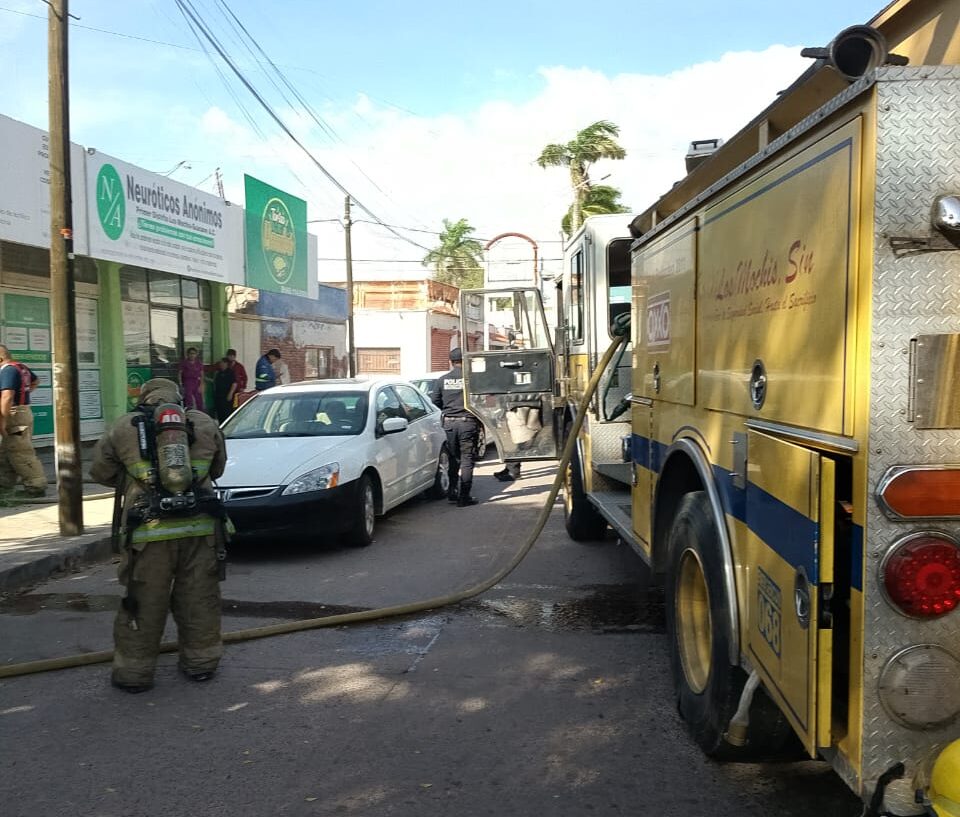 Se incendia salón de belleza en Los Mochis