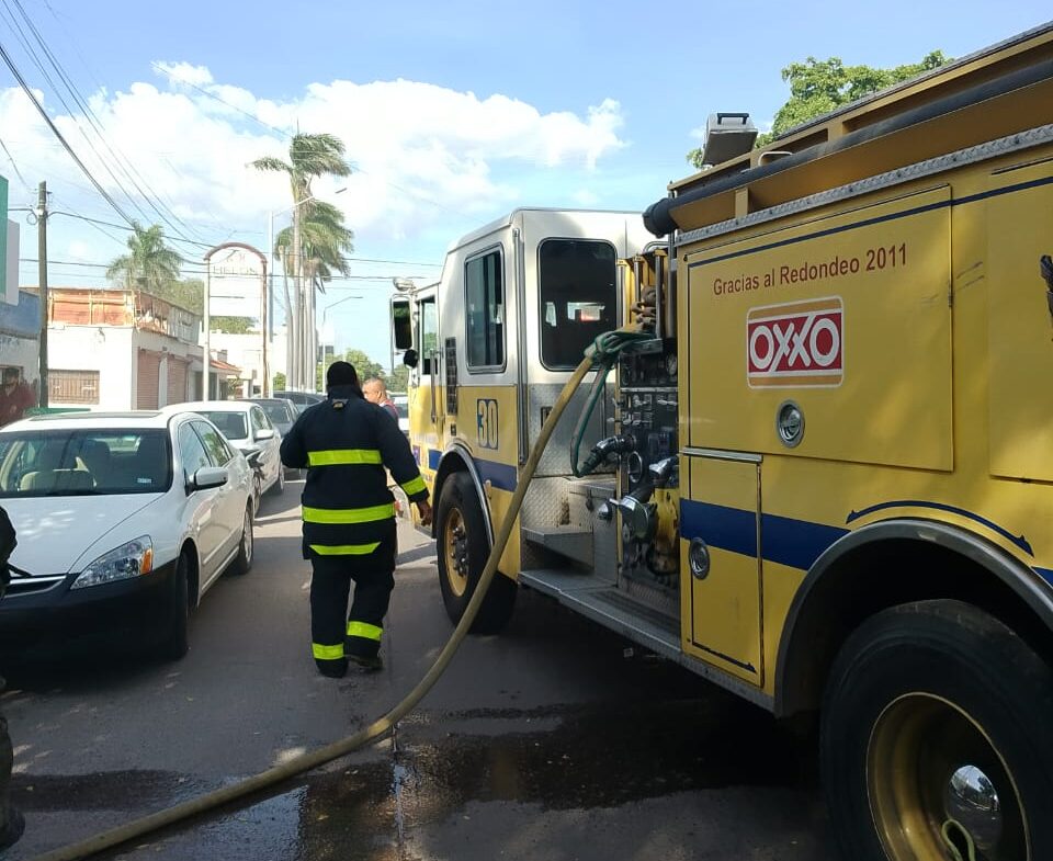 Se incendia salón de belleza en Los Mochis