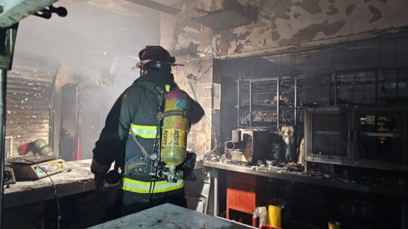 Se incendia carnicería y abarrote en Infonavit Playas de Mazatlán, Sinaloa; no hubo heridos