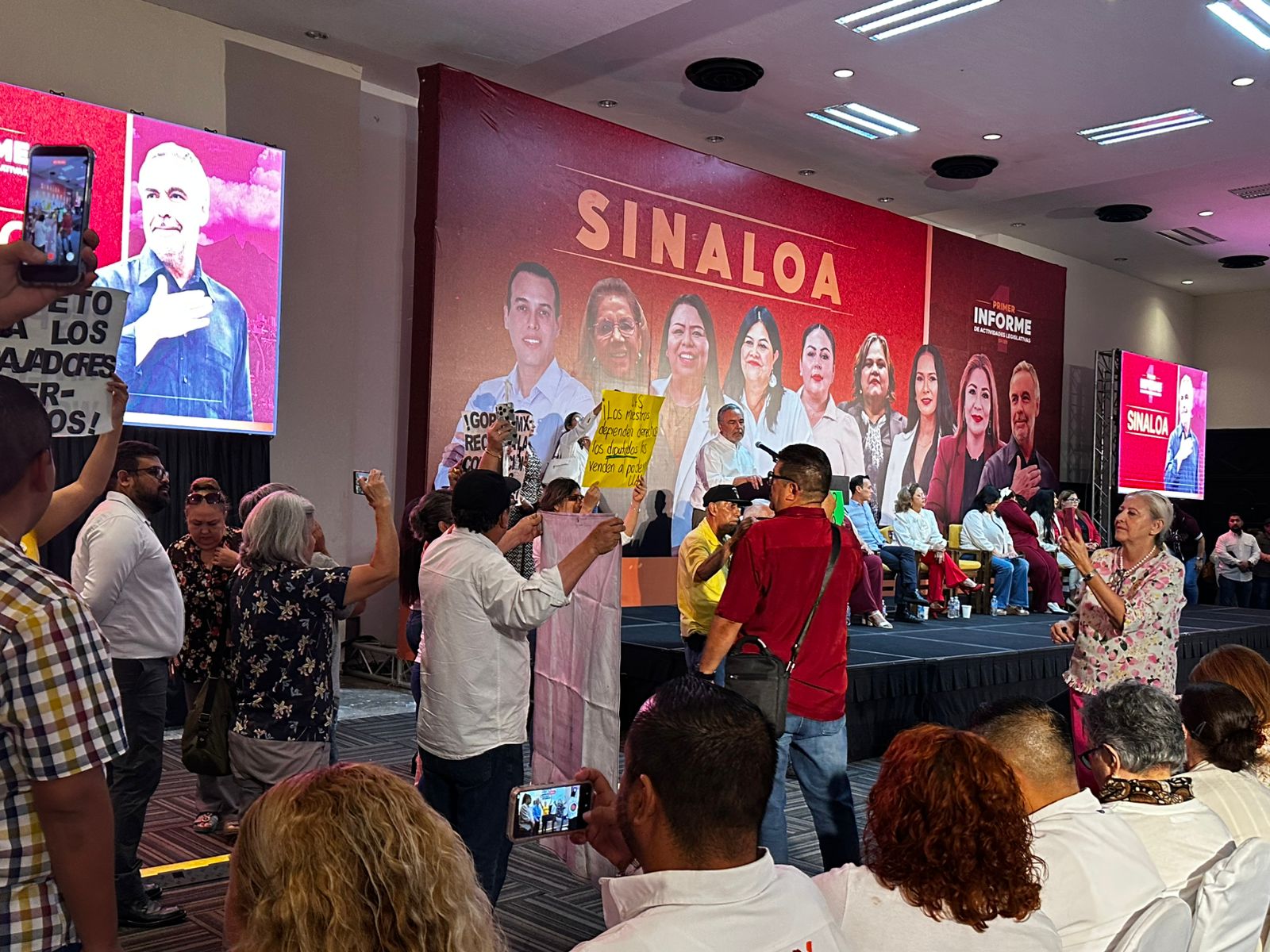 Diputados de Morena presentan informe en Mazatlán, Sinaloa
