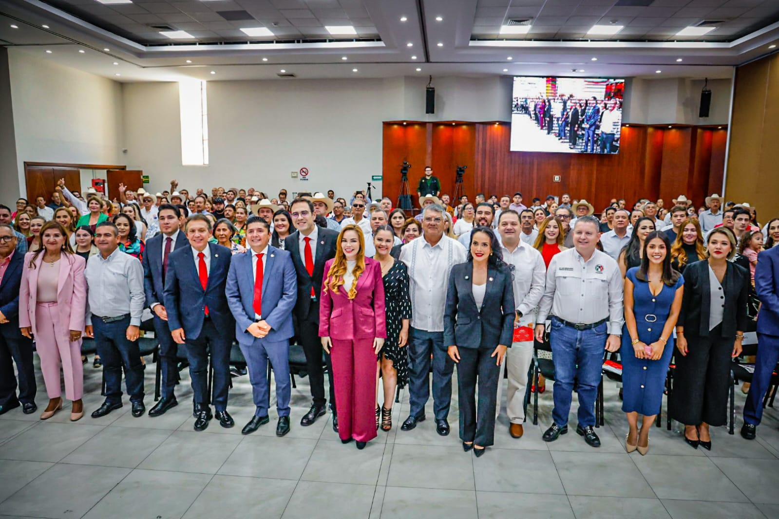 diputados locales del Partido Revolucionario Institucional (PRI) presentaron el informe correspondiste al Primer Año de Actividades de la 65 Legislatura en el Congreso Local.
