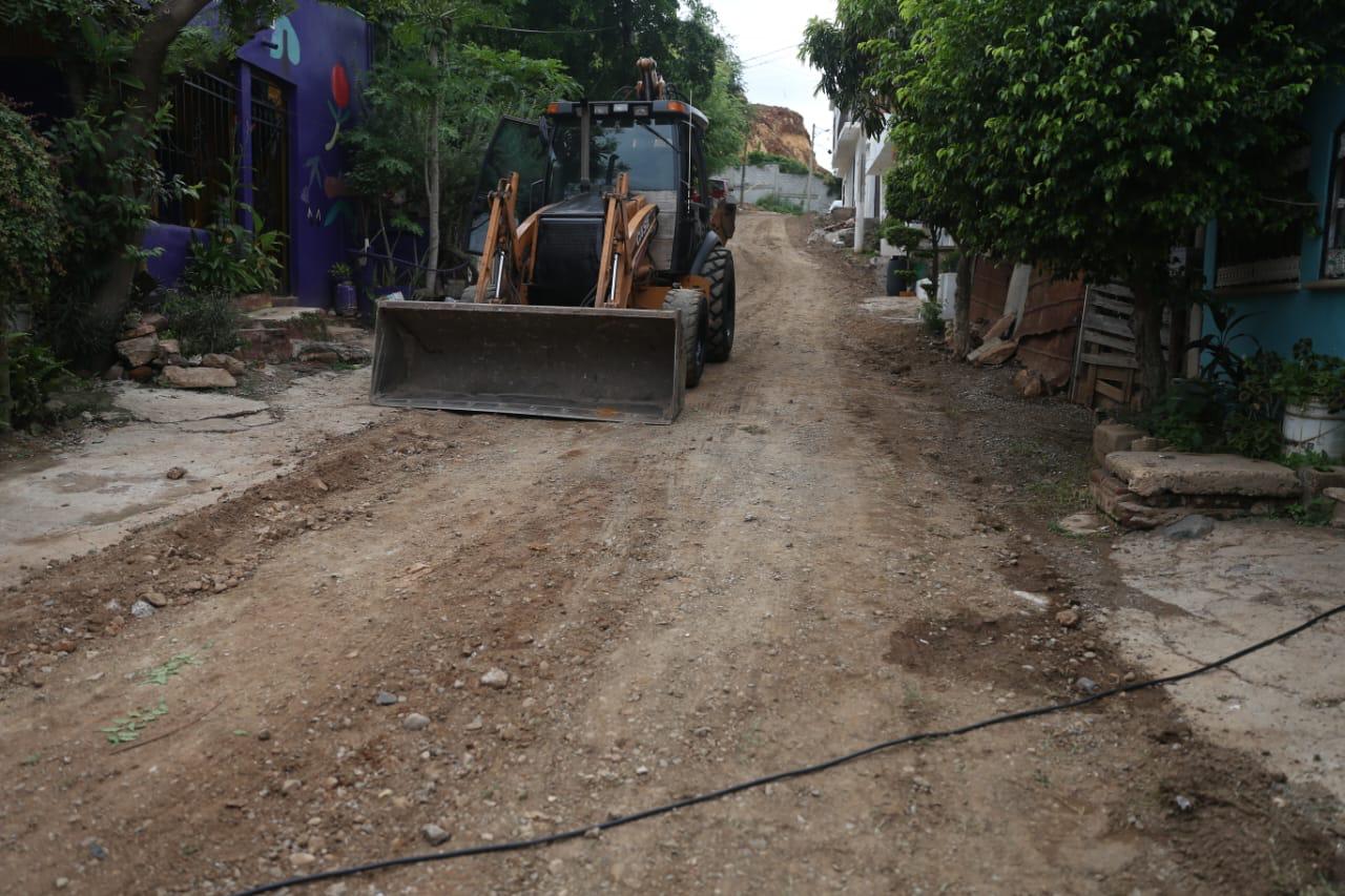 Inicia pavimentación en tres colonias de Mazatlán