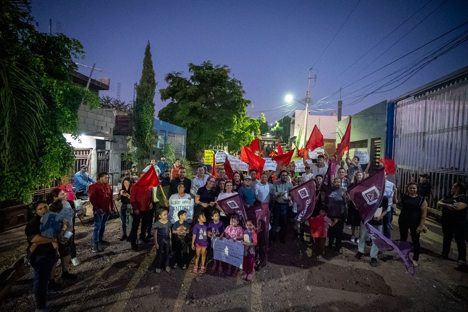 Inician obras de pavimentación en la Antorchista Campesina y Los Huizaches