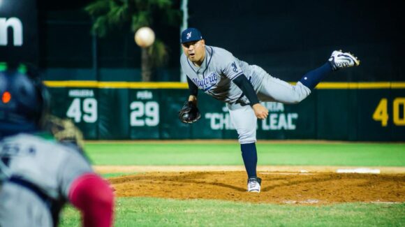 Jaguares de Nayarit amarran su primera serie en la Liga Mexicana del Pacífico y Jesse Castillo conecta su hit 800