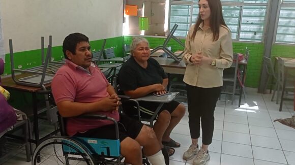 Jesús Guadalupe clama por ayuda en Los Mochis, Sinaloa; un accidente hace dos años lo dejó lesionado y perdió su trabajo