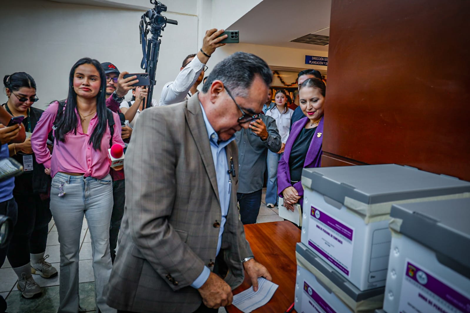 jesus maduena molina emite su voto a favor de la reingenieria universitaria lugar