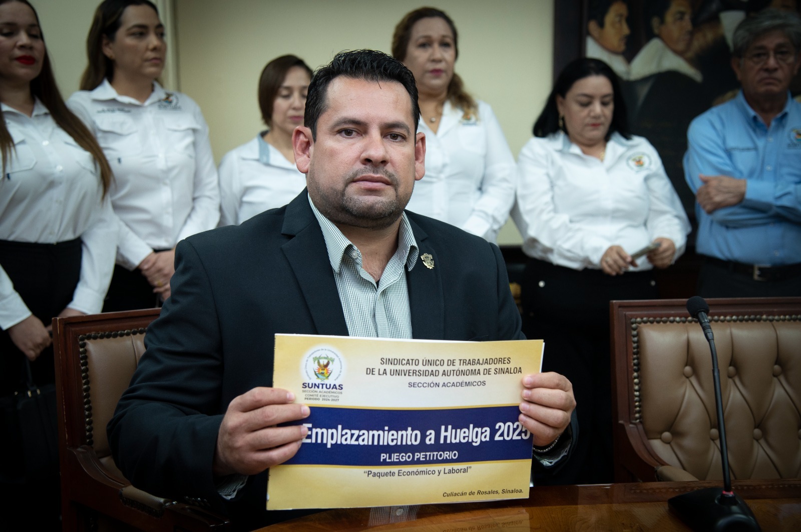 Jesús Madueña recibe emplazamiento a huelga por parte del SUNTUAS