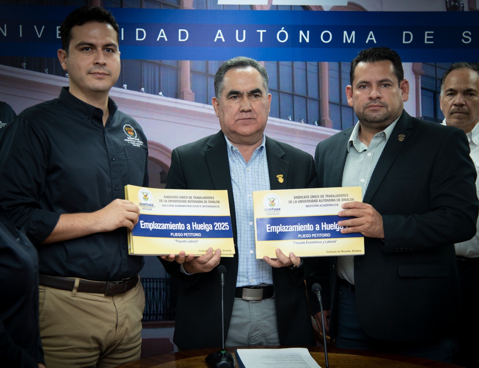 Jesús Madueña recibe emplazamiento a huelga por parte del SUNTUAS