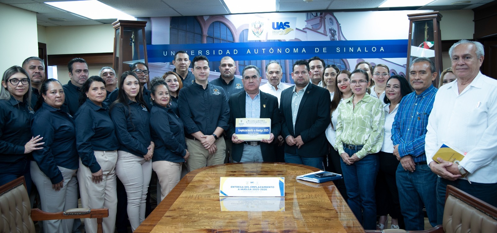 Jesús Madueña recibe emplazamiento a huelga por parte del SUNTUAS