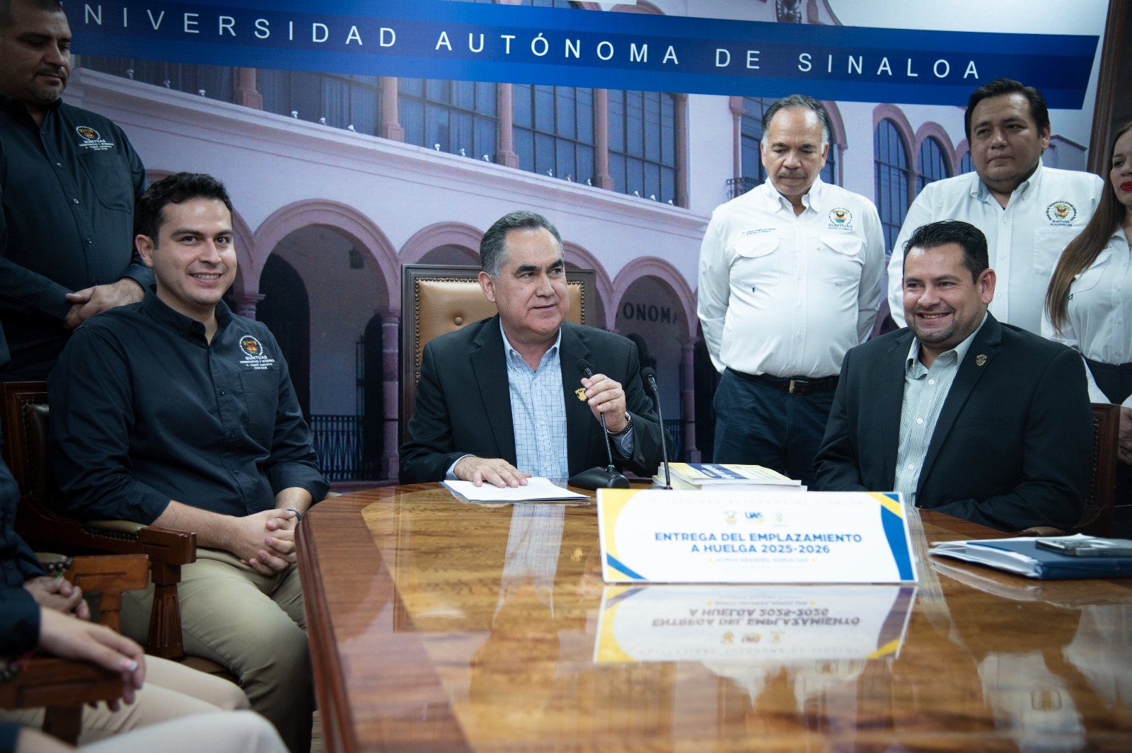 Jesús Madueña recibe emplazamiento a huelga por parte del SUNTUAS