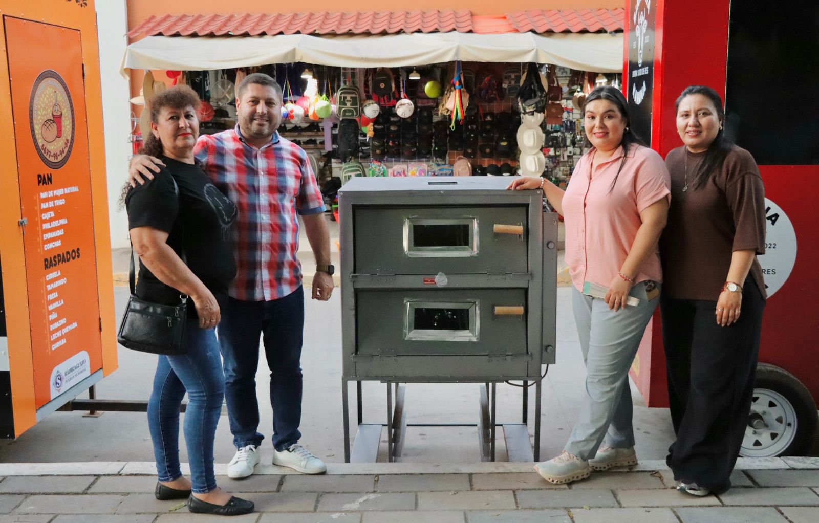 jose paz lopez entrega carretas y horno a mujeres emprendedoras de badiraguato sinaloa