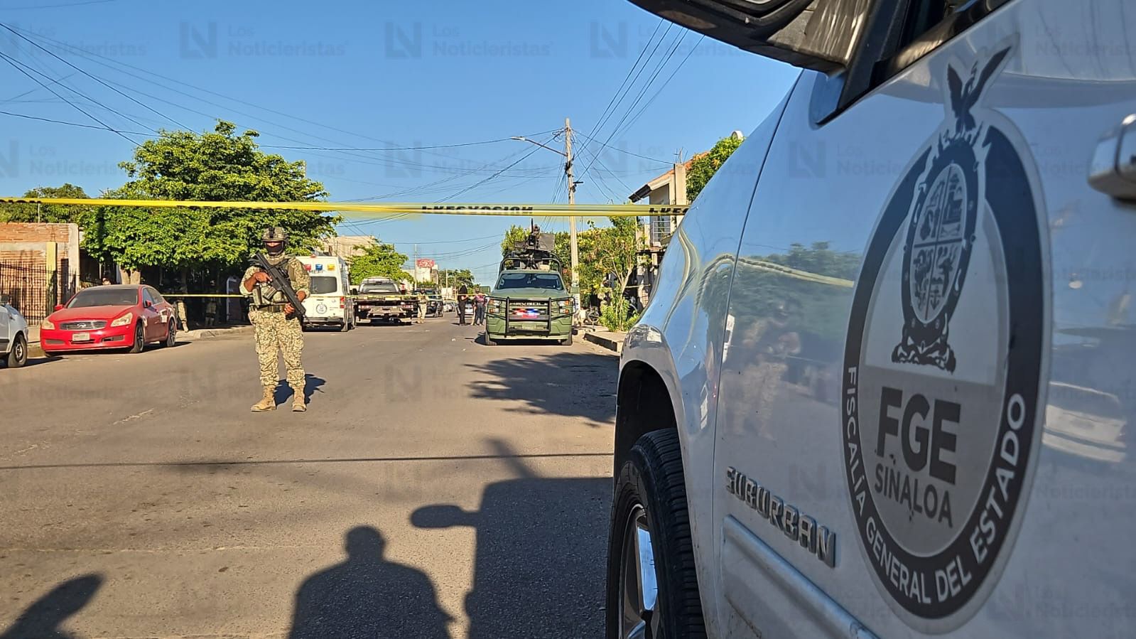 Militares arriban a la marisquería en donde fue ejecutado un joven en la colonia Pemex de Culiacán