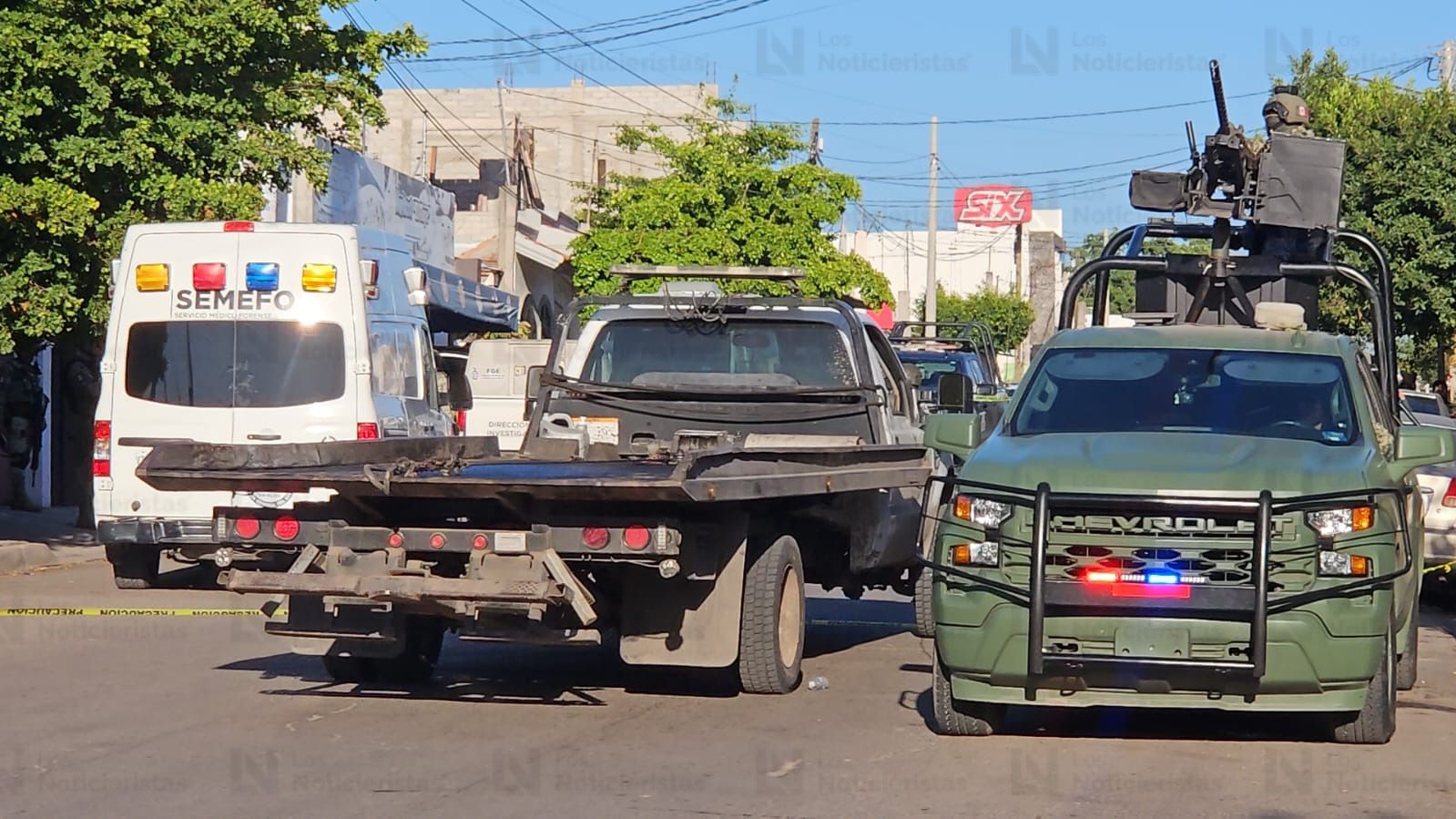 Militares arriban a la marisquería en donde fue ejecutado un joven en la colonia Pemex de Culiacán