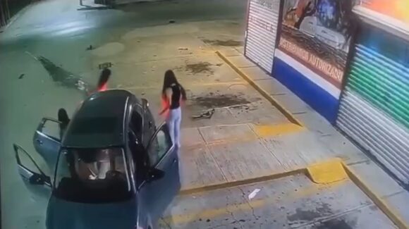 ¡Entrega a su hija a la Fiscalía! Adolescente involucrada en fatal accidente en NL, es presentada por su madre