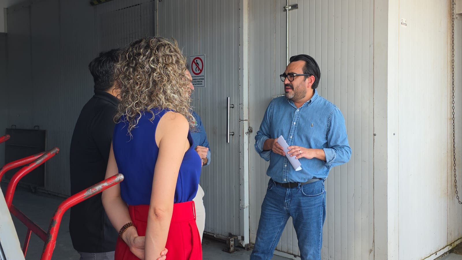 Juan de Dios Gámez Mendívil de visita en la empresa PG Fruit Company para la entrega del programa Impulso NAFIN