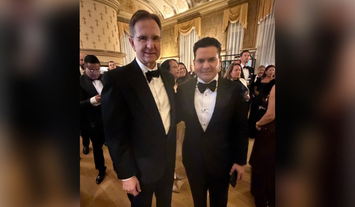 Juan José Arellano de Grupo ARHE en la Casa Blanca