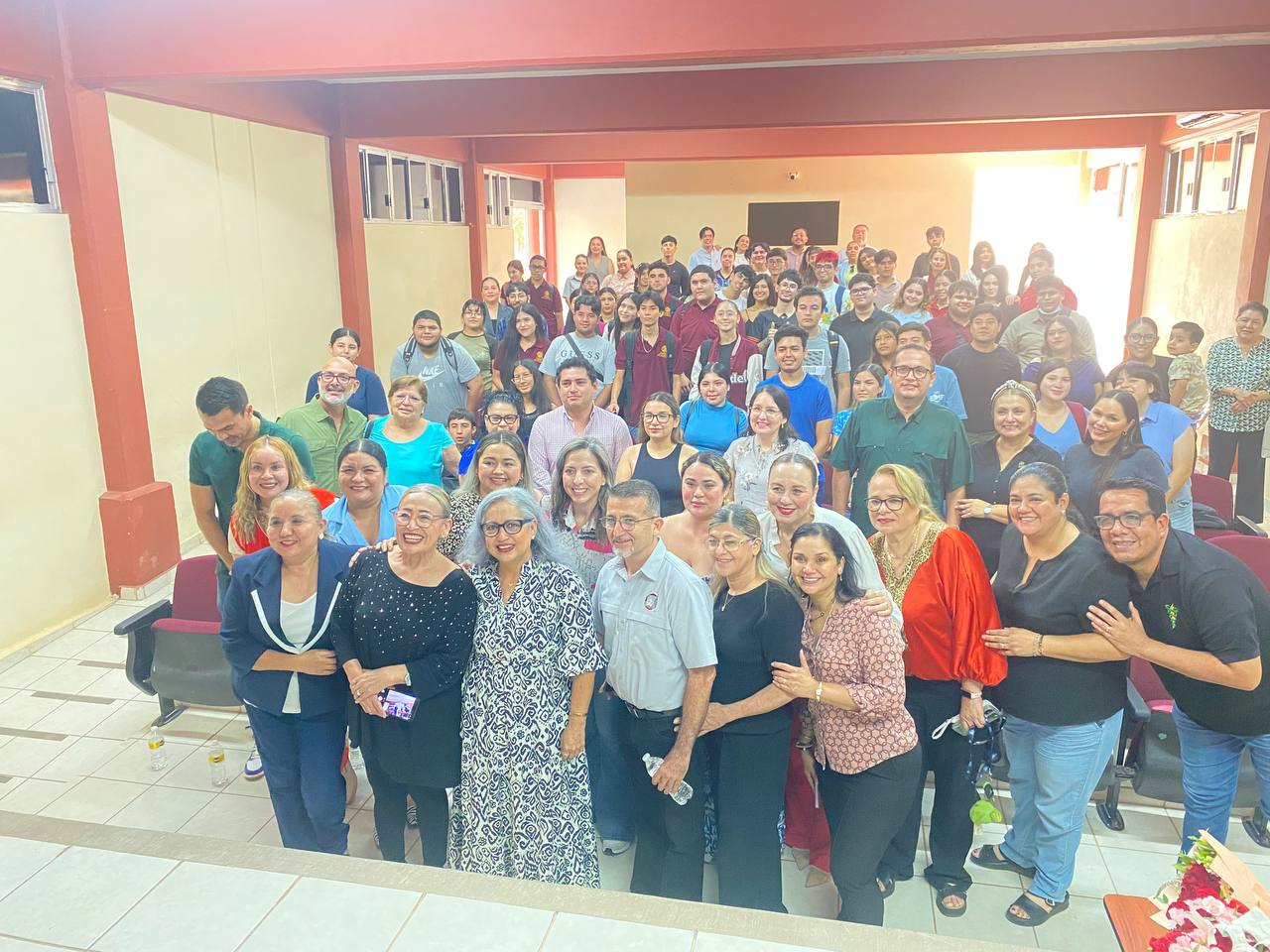Jubilación de la maestra Elizabeth Urías en la UAdeO Guasave