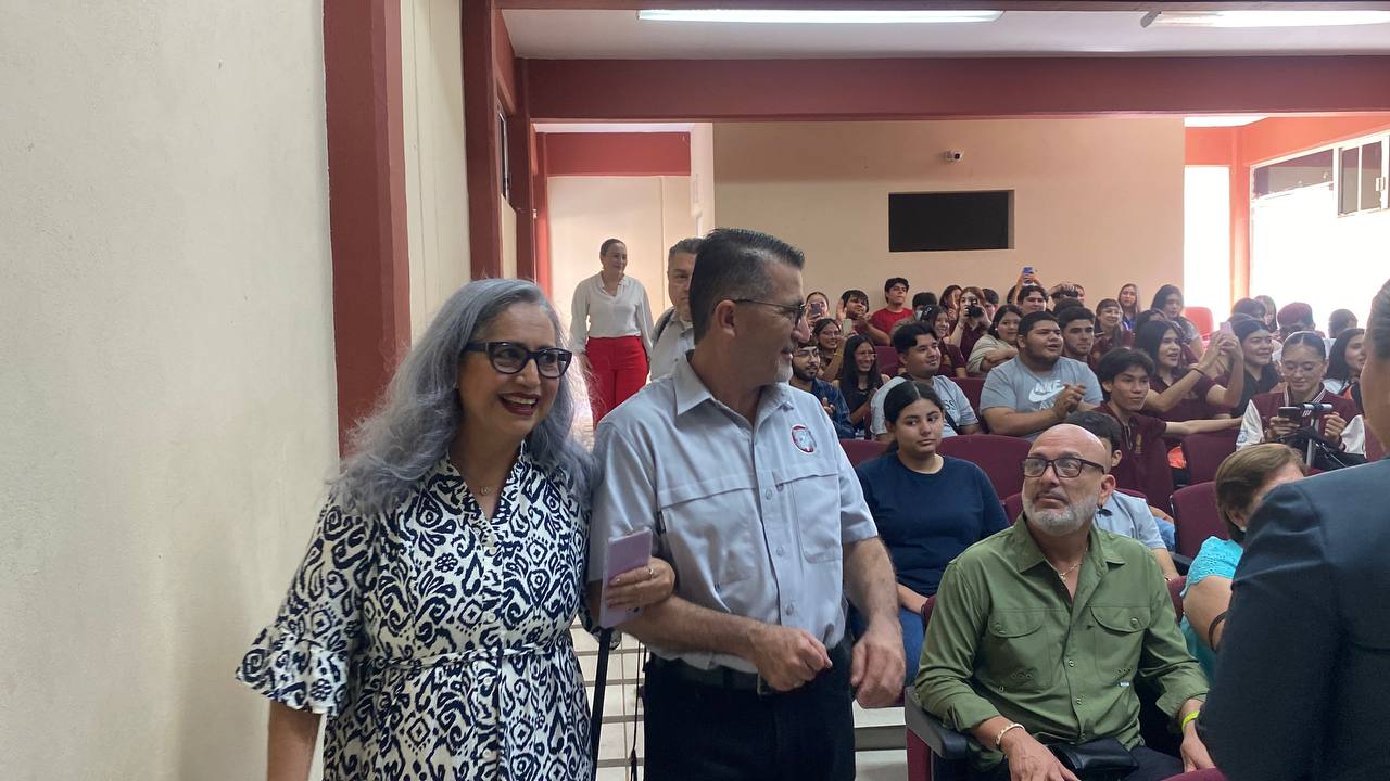 Jubilación de la maestra Elizabeth Urías en la UAdeO Guasave