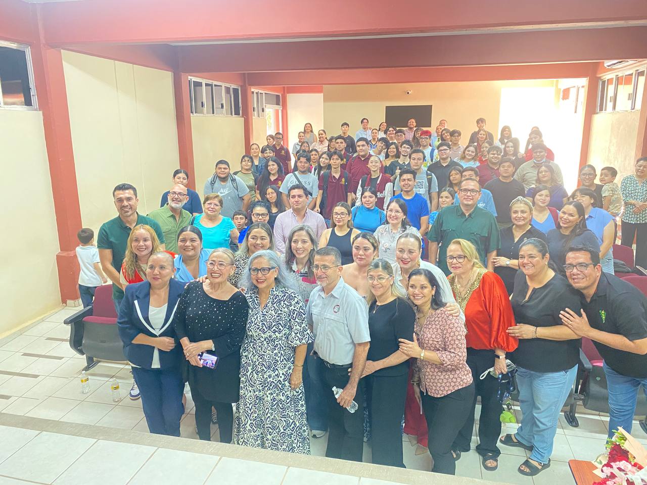 Jubilación de la maestra Elizabeth Urías en la UAdeO Guasave