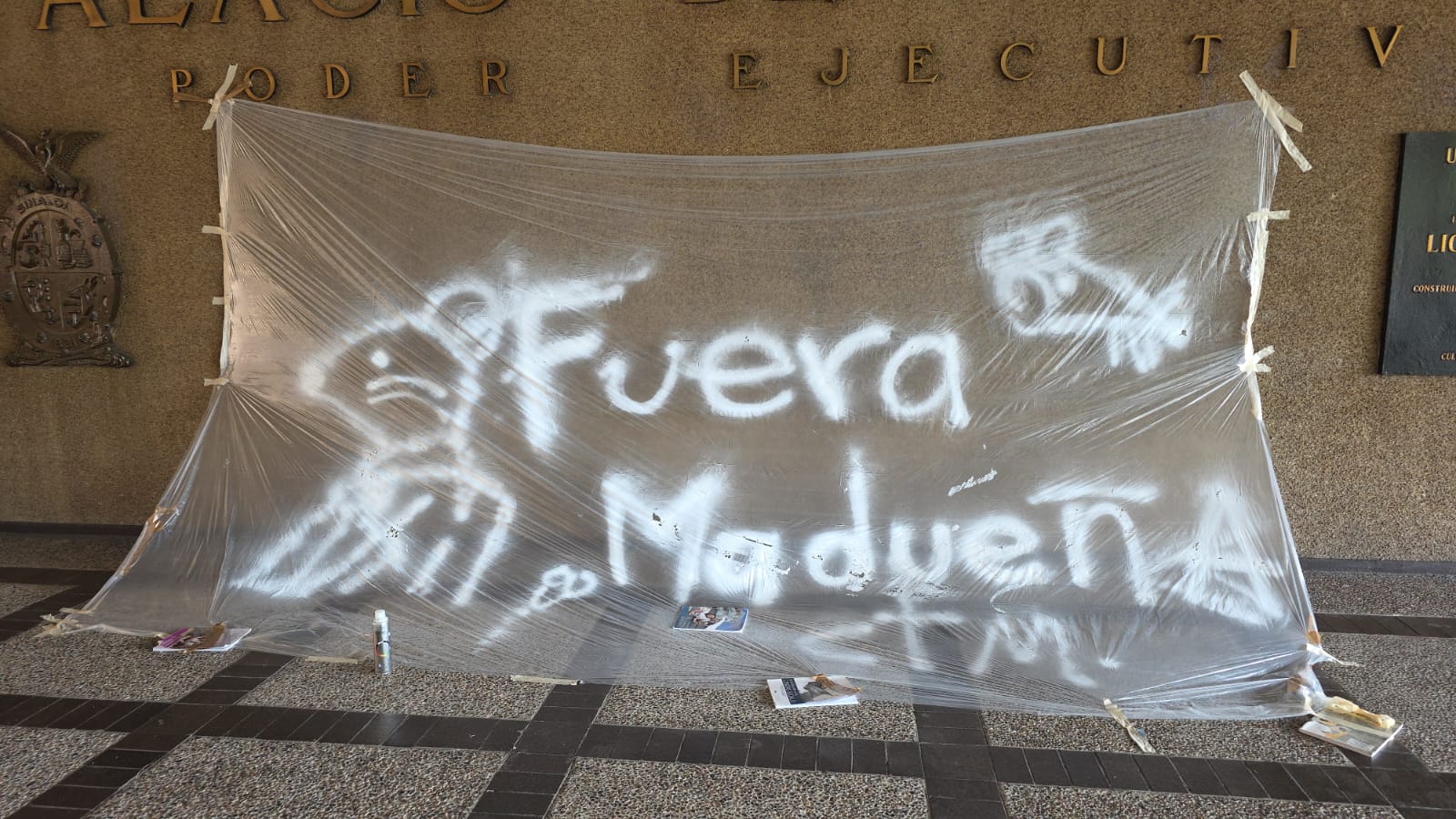 Jubilados y estudiantes de la UAS se manifiestan en Palacio de Gobierno en Culiacán
