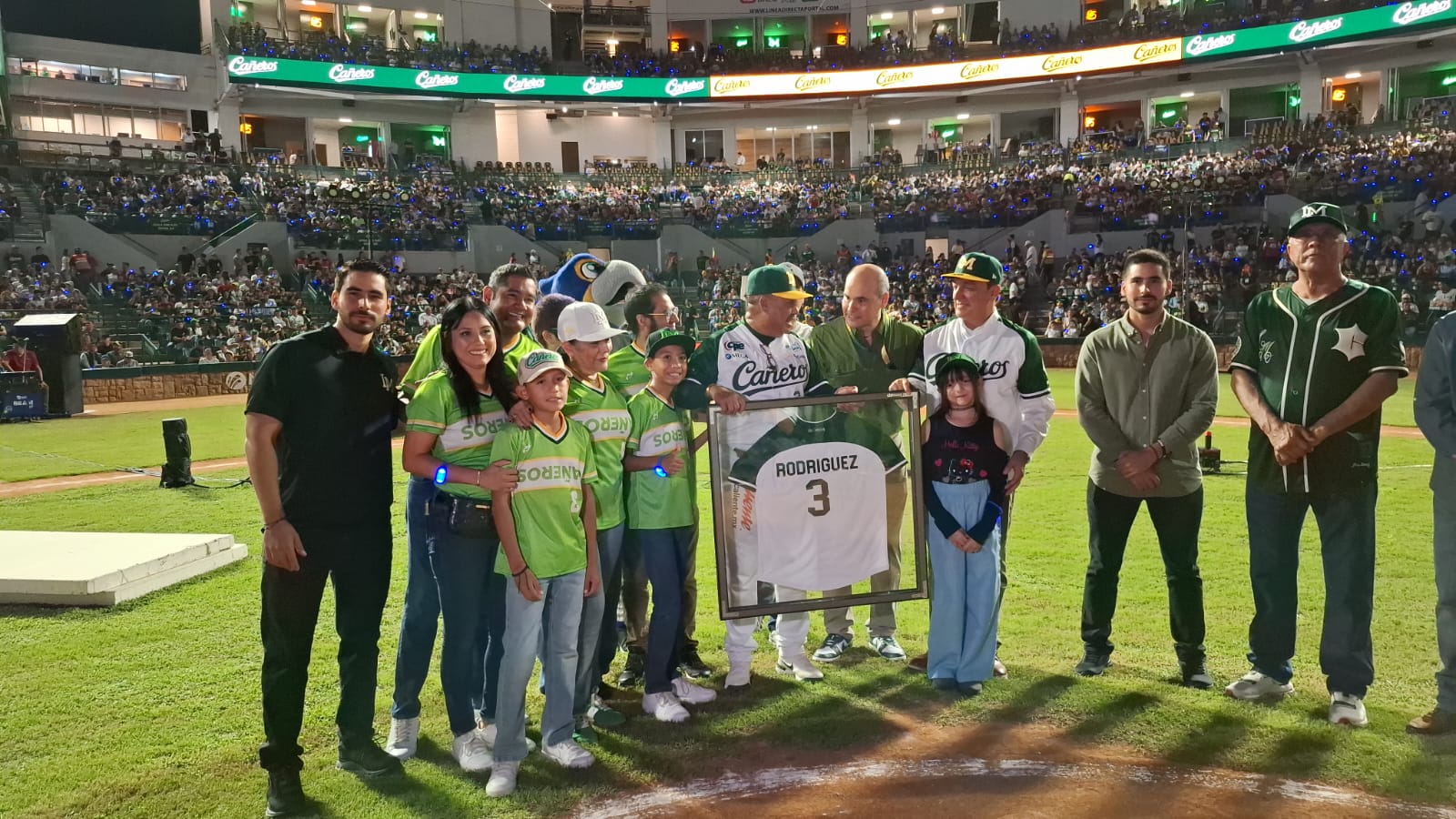 Juego inaugural de los Cañeros de Los Mochis en el Chevron Park