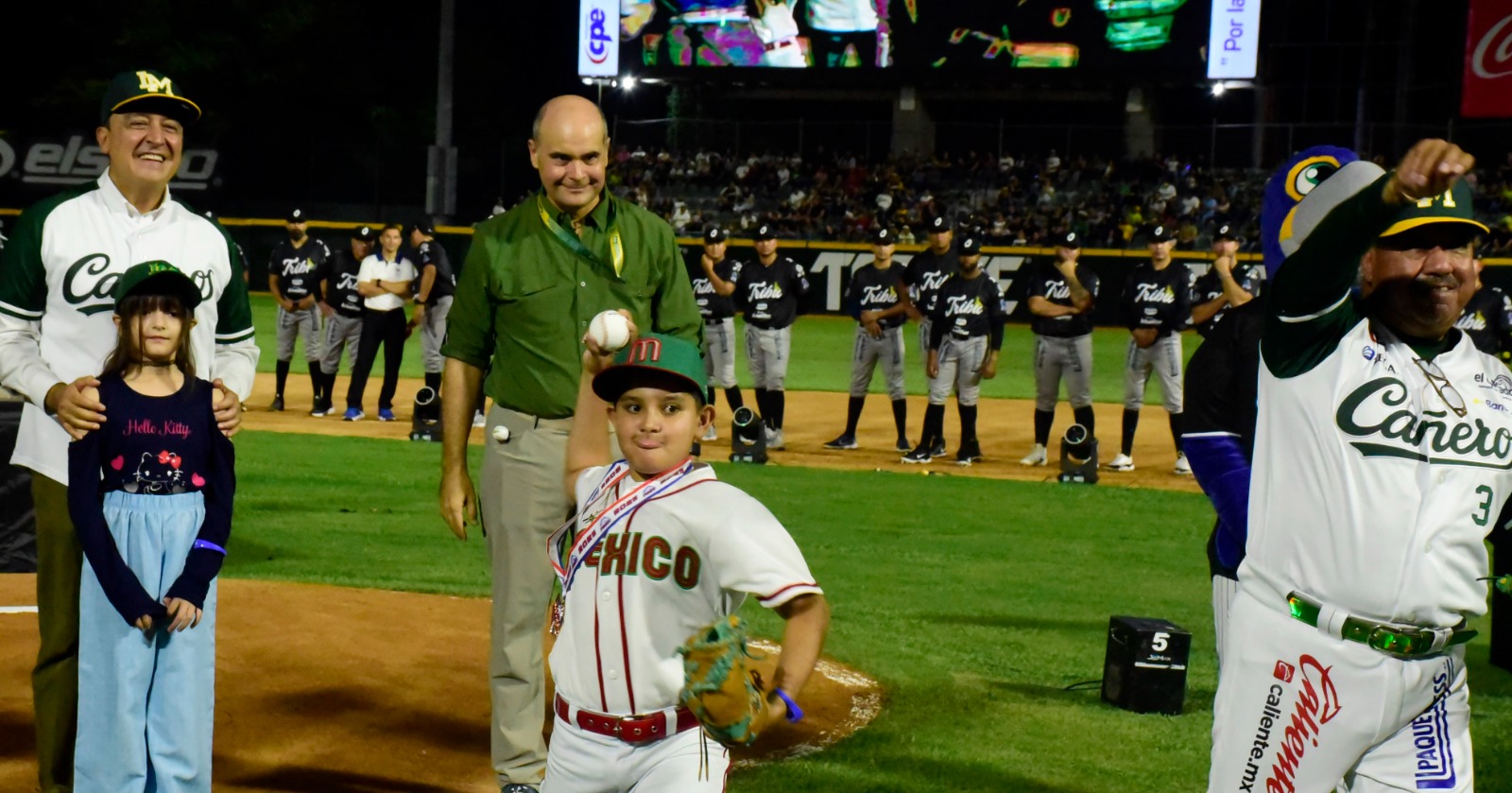 Juego inaugural de los Cañeros de Los Mochis en el Chevron Park