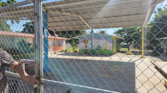 Autoridades educativas atienden toma del kínder Gilberto Owen en Guasave, Sinaloa; cuatro escuelas más esperan subestación eléctrica